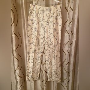 Dana Buchman White w/ Black Floral Embroidery Pants. Size 10.